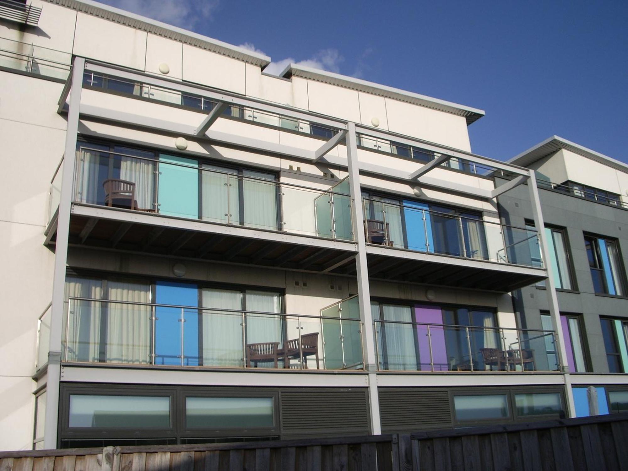 Liberty Wharf Apartments 圣赫利尔泽西 外观 照片