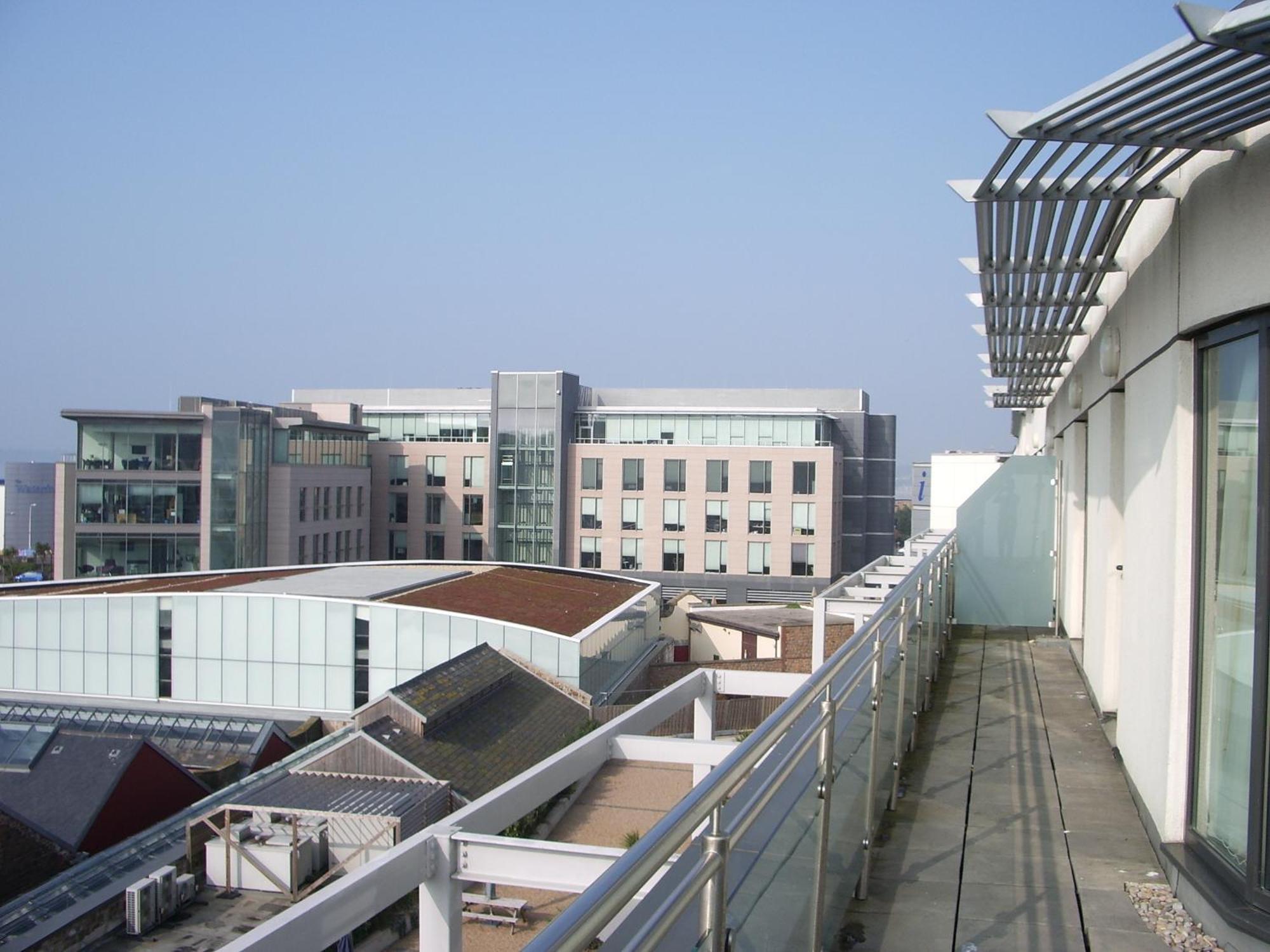 Liberty Wharf Apartments 圣赫利尔泽西 外观 照片