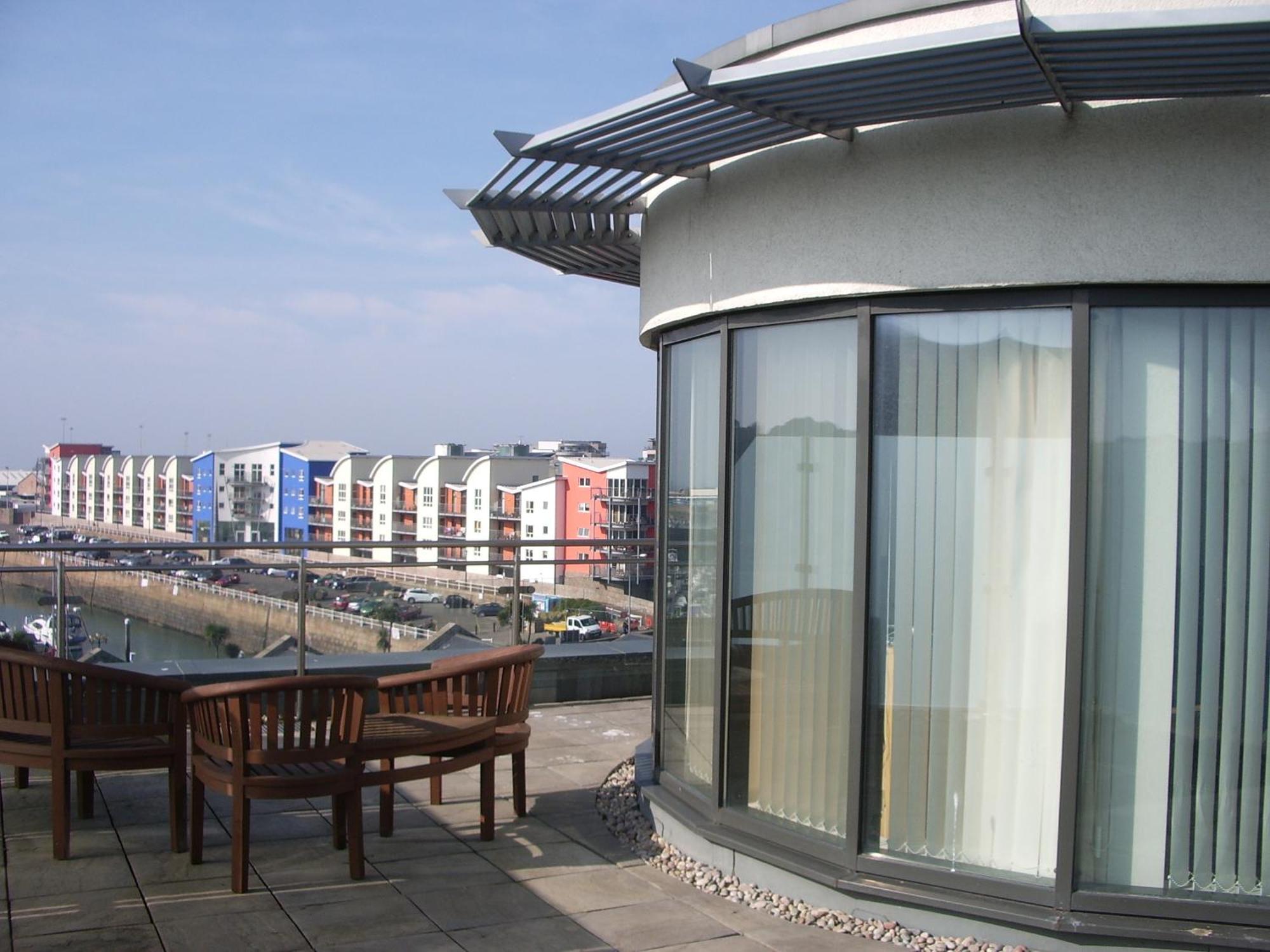 Liberty Wharf Apartments 圣赫利尔泽西 外观 照片